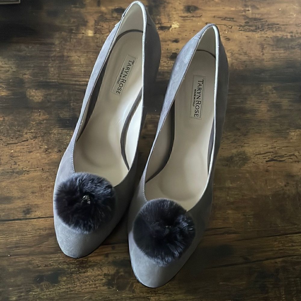 Tarynrose Made In Italy Grey Suede Real Fur Accent Heels Size 42 New No Box